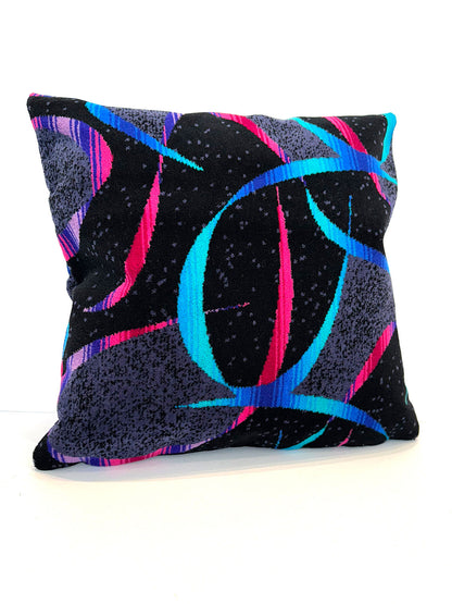 Moquette cushion - Black with pink and blue swirls