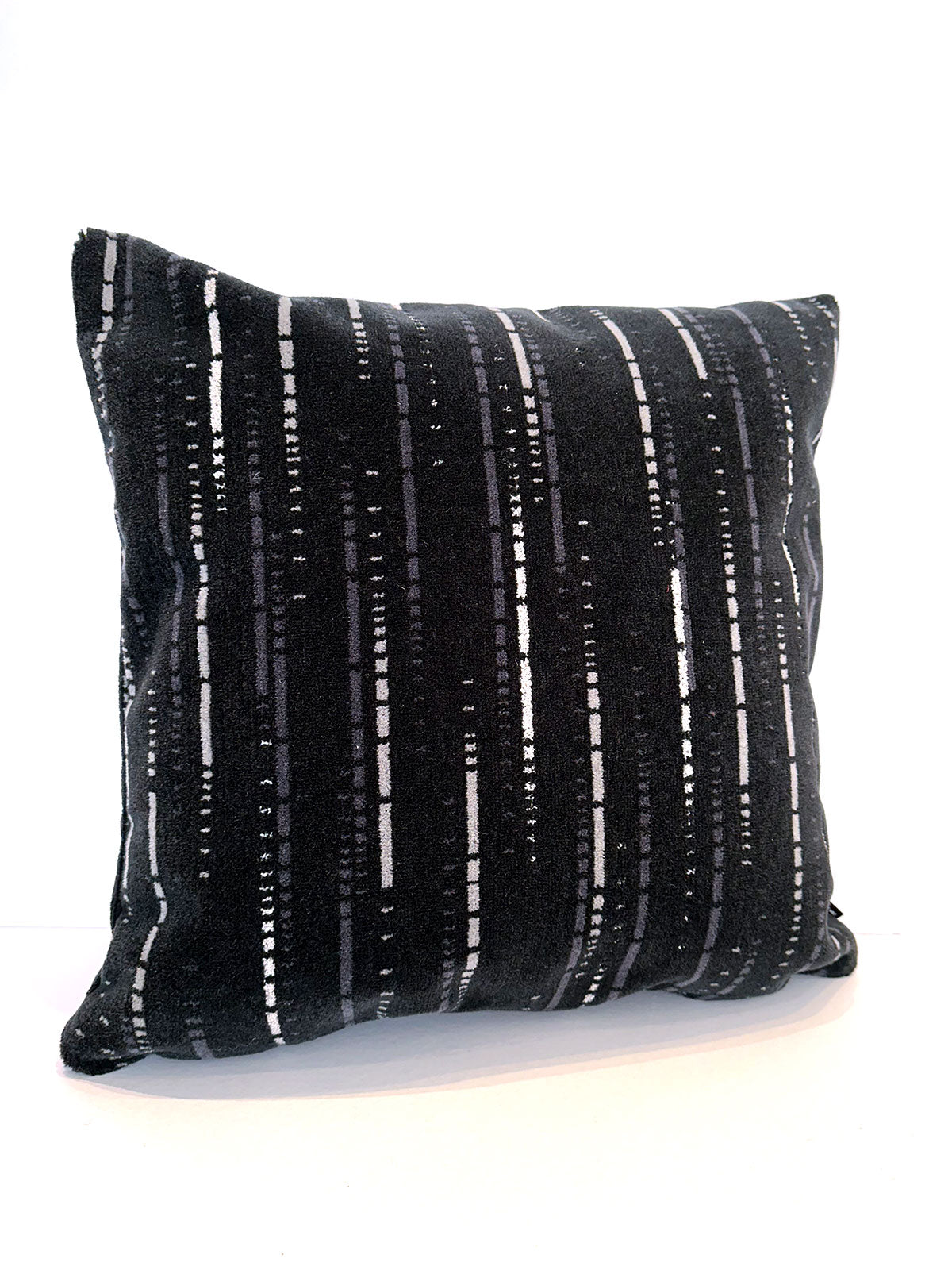 Moquette cushion - Black with white lines