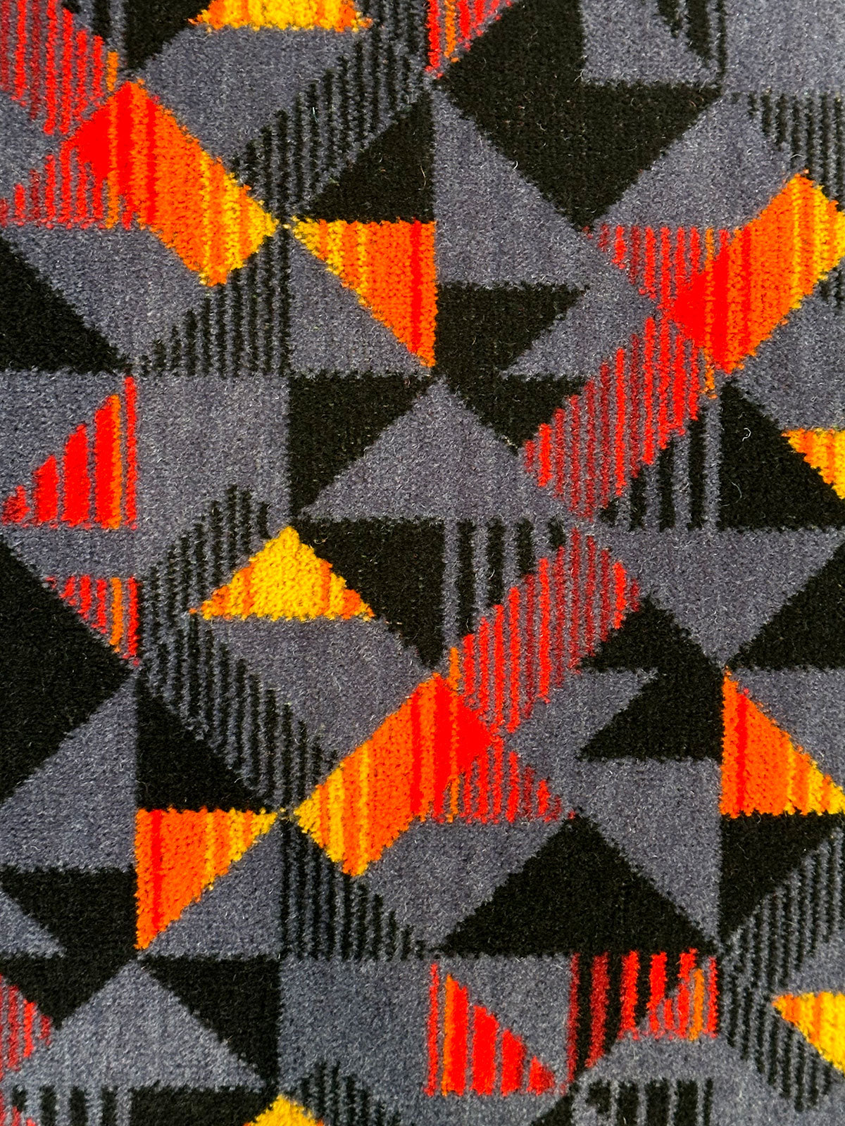 Moquette cushion detail - Grey with sunset triangles