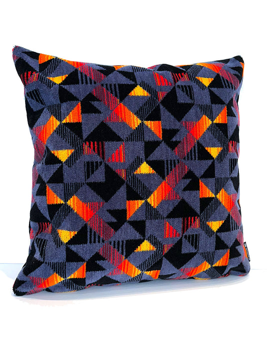 Moquette cushion - Grey with sunset triangles